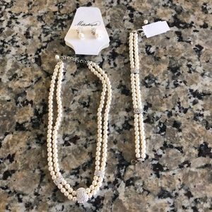 Pearl ivory necklace, earrings and bracelet.